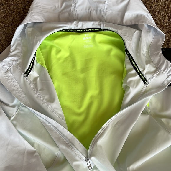 Under Armour Women’s Run Anywhere Jacket Size L NEW! - Picture 7 of 11